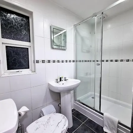Apartment *f1*gh* Setup For Your Relaxed & Amazing + Free Parking + Free Fast Wifi * Leeds (West Yorkshire)